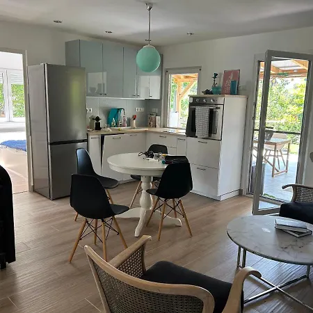 Kisvirag Vendeghaz Ferienhaus *