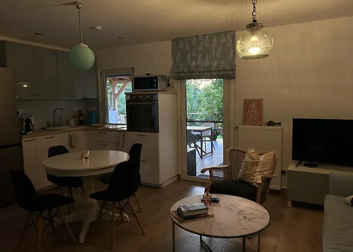 Kisvirag Vendeghaz 度假居 Balatonvilágos